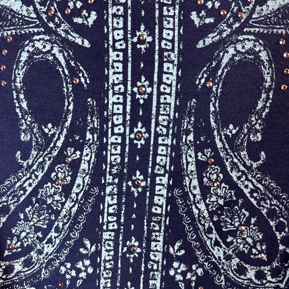 Woman’s Westport Blouse. Size 2X Royal Blue. Accented with Silver Rivets - Picture 4 of 5